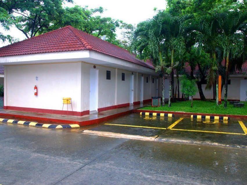 Club Manila East Real Hotel Infanta Exterior foto